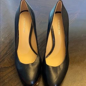 Gianni Bini black heels